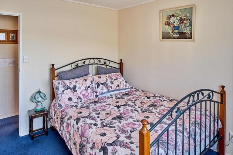 Photo of property in 75 Omapere Street, Whitby, Porirua, 5024
