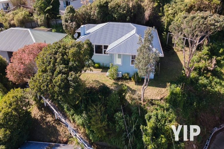 Photo of property in 58 Kenmore Street, Newlands, Wellington, 6037