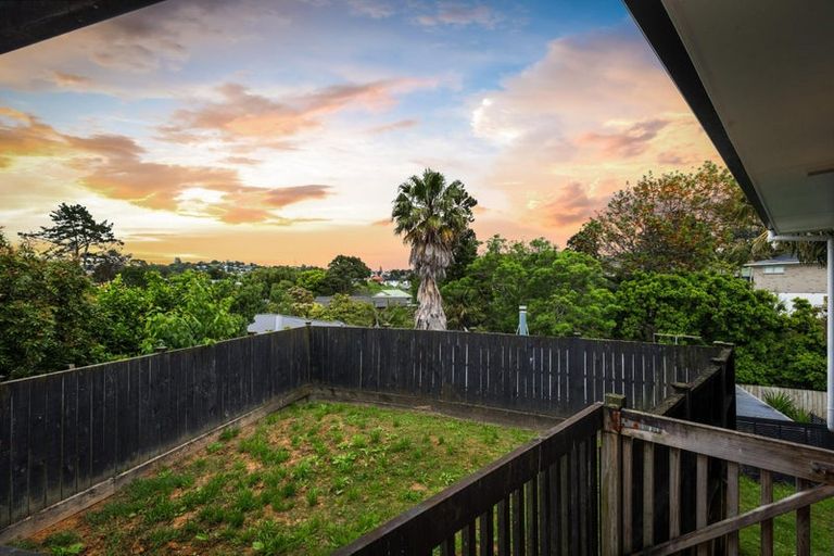 Photo of property in 15 Vina Place, Massey, Auckland, 0614