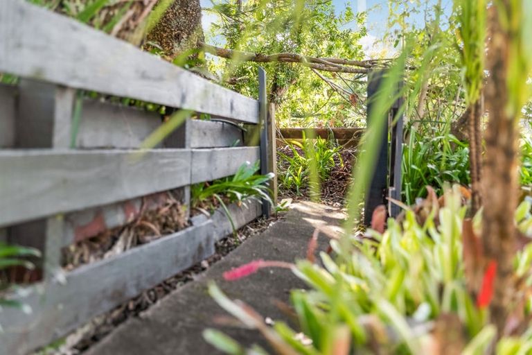 Photo of property in 70 Kaurilands Road, Titirangi, Auckland, 0604