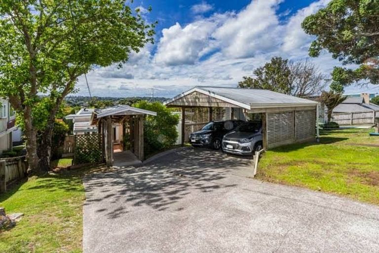 Photo of property in 63 Knights Road, Rothesay Bay, Auckland, 0630