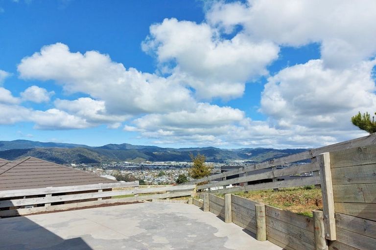 Photo of property in 31 Percy Kinsman Crescent, Riverstone Terraces, Upper Hutt, 5018
