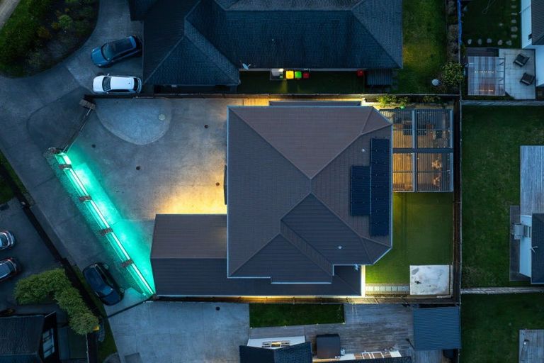 Photo of property in 14 Sir Lincoln Drive, Kumeu, 0810