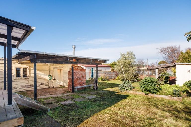 Photo of property in 2 Ngahina Street, Marton, 4710