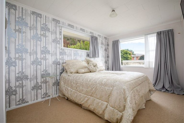 Photo of property in 107 Branxholm Street, Roxburgh, 9500