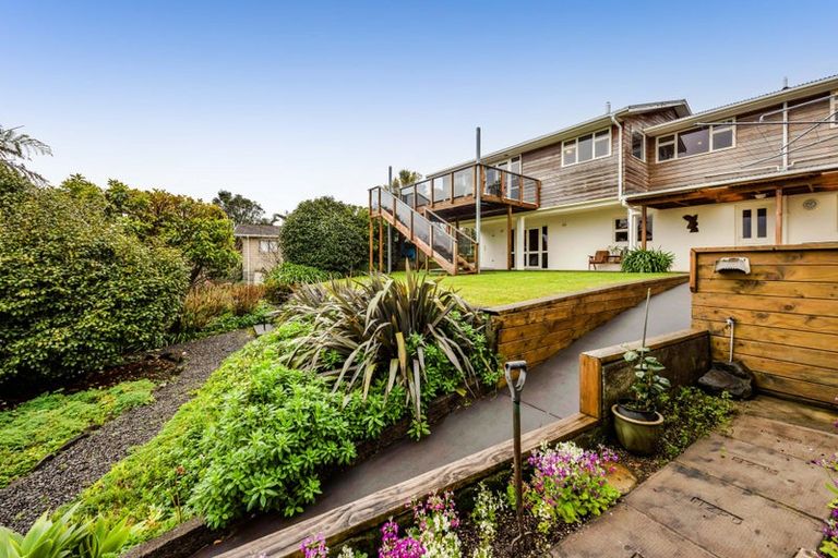 Photo of property in 21 Longview Drive, Merrilands, New Plymouth, 4312