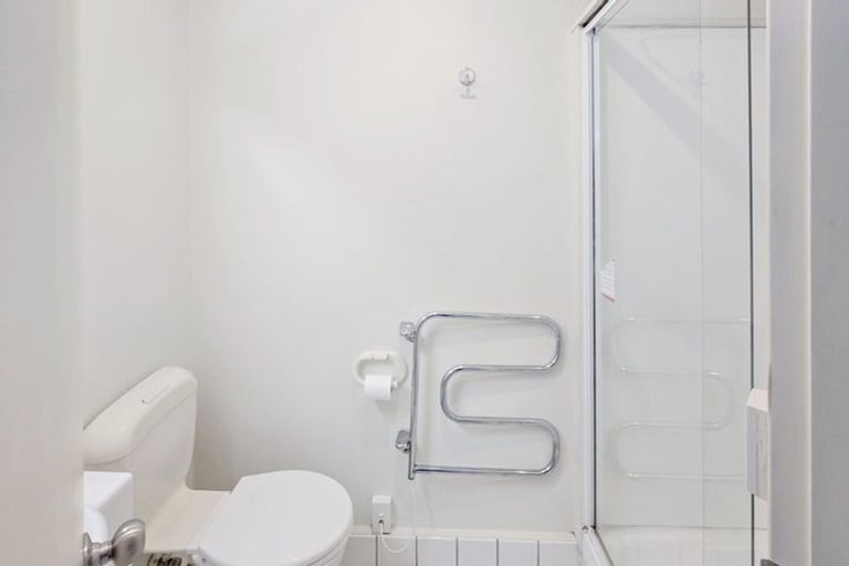 Photo of property in Terrace Tower Apartments, 10a/126 The Terrace, Wellington Central, Wellington, 6011