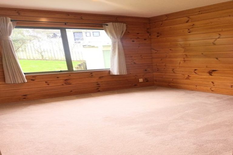 Photo of property in 5 Loughanure Place, Massey, Auckland, 0614