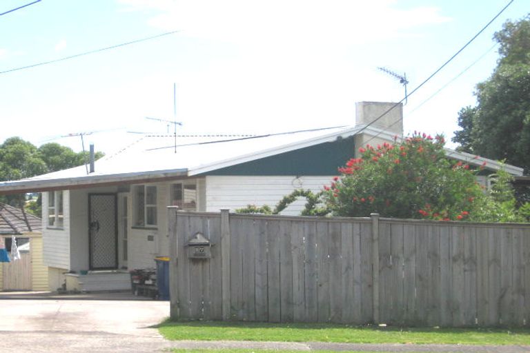Photo of property in 1/27 Raleigh Road, Northcote, Auckland, 0627
