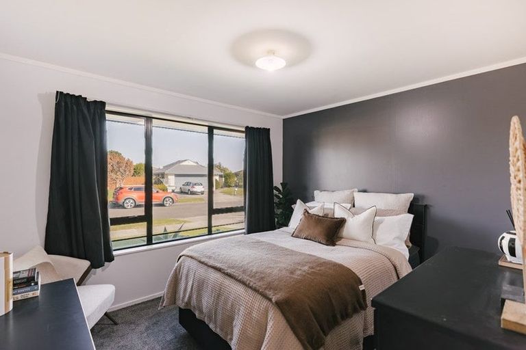 Photo of property in 9 Aspen Way, Kelvin Grove, Palmerston North, 4414