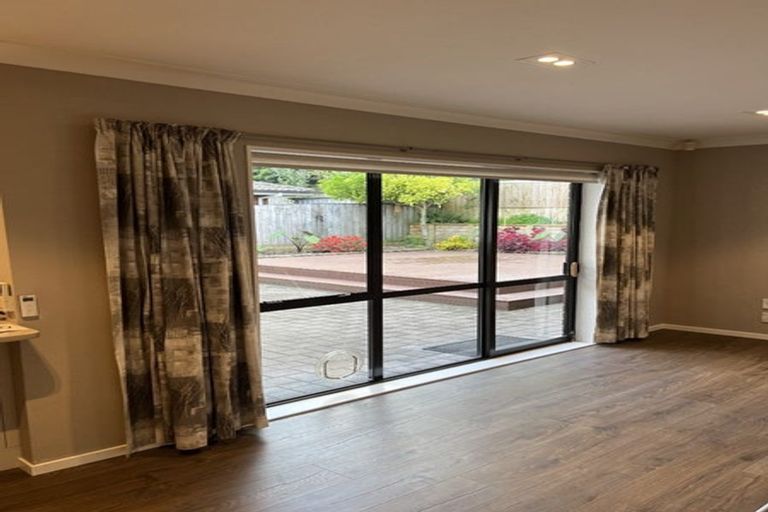 Photo of property in 2/25 Nicholas Road, Somerville, Auckland, 2014