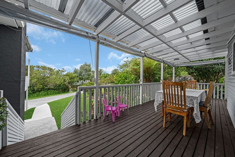 Photo of property in 43 Waimumu Road, Massey, Auckland, 0614