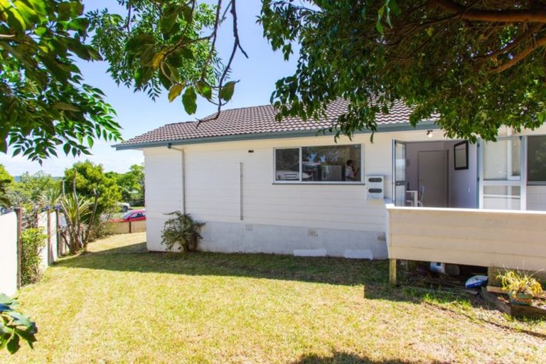Photo of property in 13 Merida Place, Unsworth Heights, Auckland, 0632
