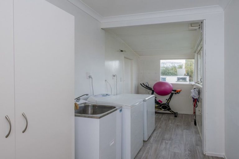 Photo of property in 12 Highbury Drive, Levin, 5510