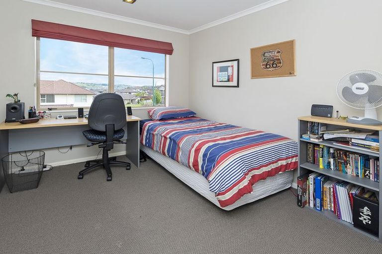 Photo of property in 19 Chateau Rise, Flat Bush, Auckland, 2016
