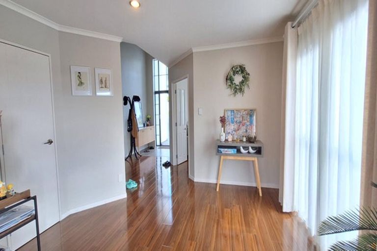 Photo of property in 34 Borneo Drive, Fairview Heights, Auckland, 0632