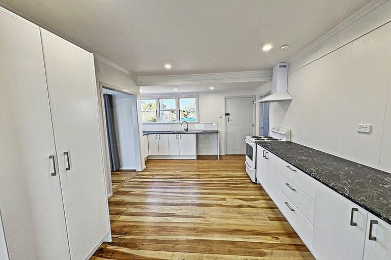 Photo of property in 240 Cornfoot Street, Castlecliff, Whanganui, 4501