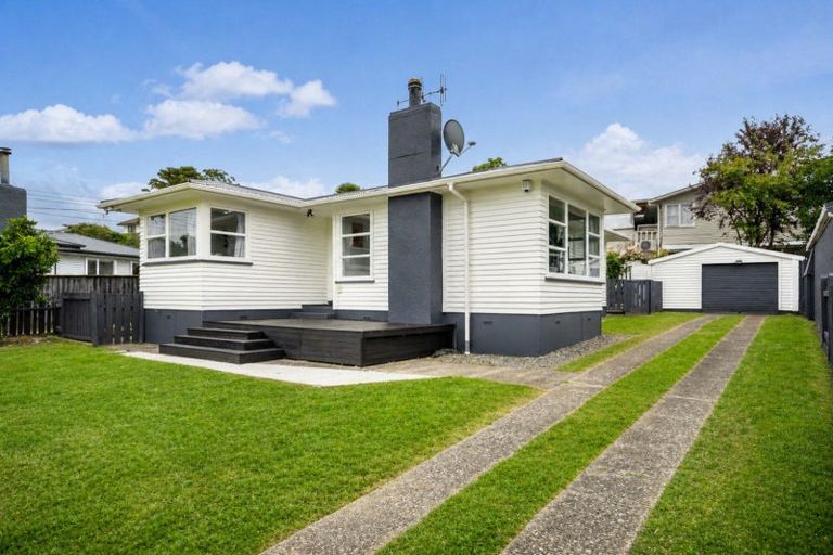 Photo of property in 16 Manapouri Place, Glenview, Hamilton, 3206