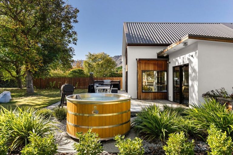 Photo of property in 13&13a Quarry Place, Lake Hayes, Queenstown, 9304