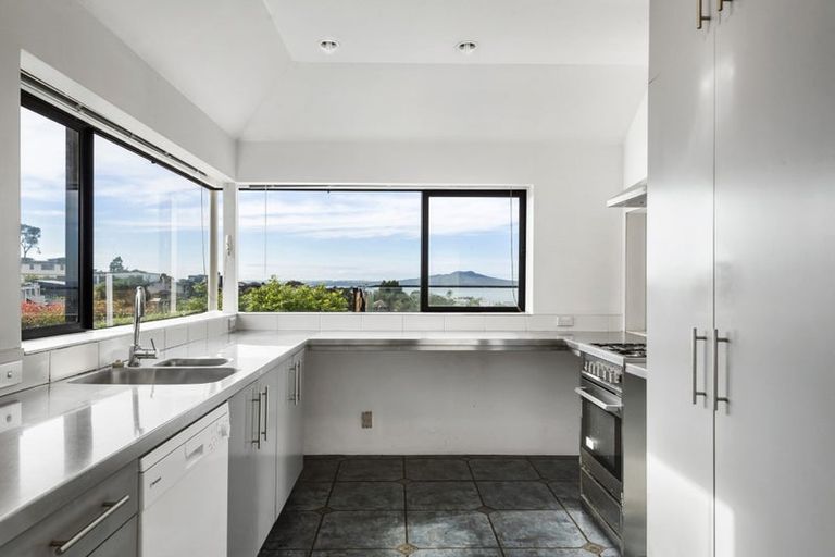 Photo of property in 2/173 East Coast Road, Castor Bay, Auckland, 0620