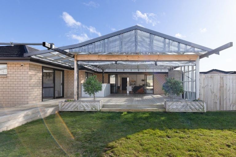 Photo of property in 17 Cyprus Place, Fitzherbert, Palmerston North, 4410