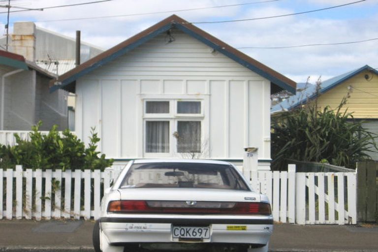 Photo of property in 75 Apu Crescent, Lyall Bay, Wellington, 6022