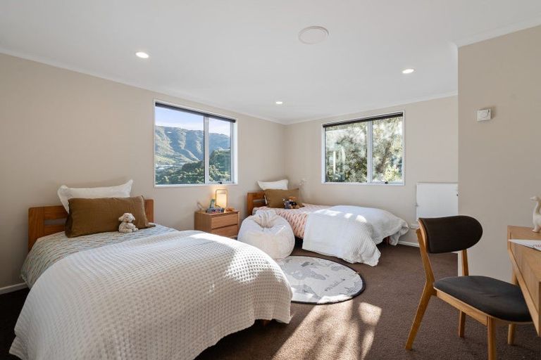 Photo of property in 69 Thatcher Crescent, Crofton Downs, Wellington, 6035