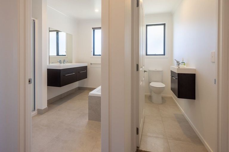 Photo of property in 16 Makomako Road, Wanaka, 9305