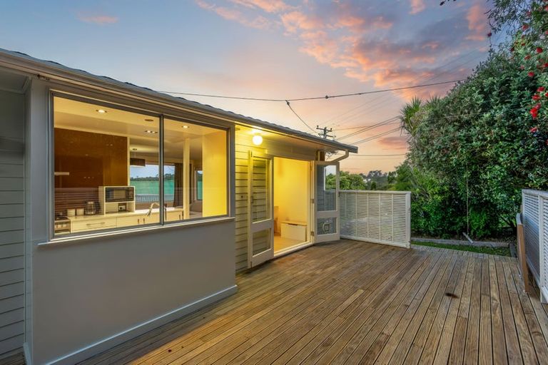 Photo of property in 1/120 Verran Road, Birkdale, Auckland, 0626