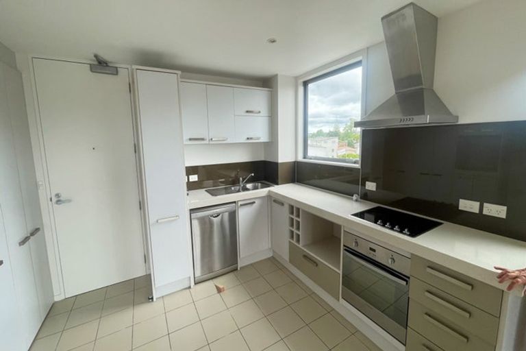 Photo of property in Bella Vista, 2d/84 Gunner Drive, Te Atatu Peninsula, Auckland, 0610