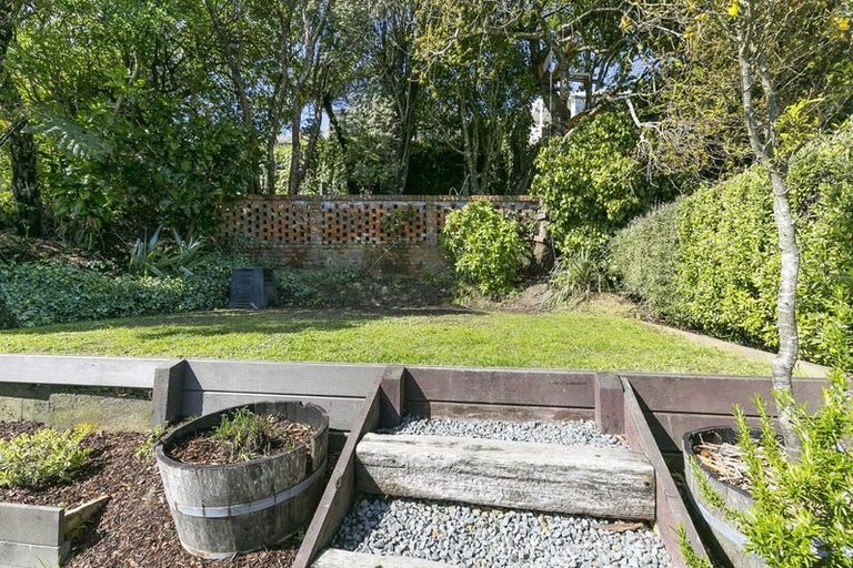 Photo of property in 16 Woburn Road, Northland, Wellington, 6012