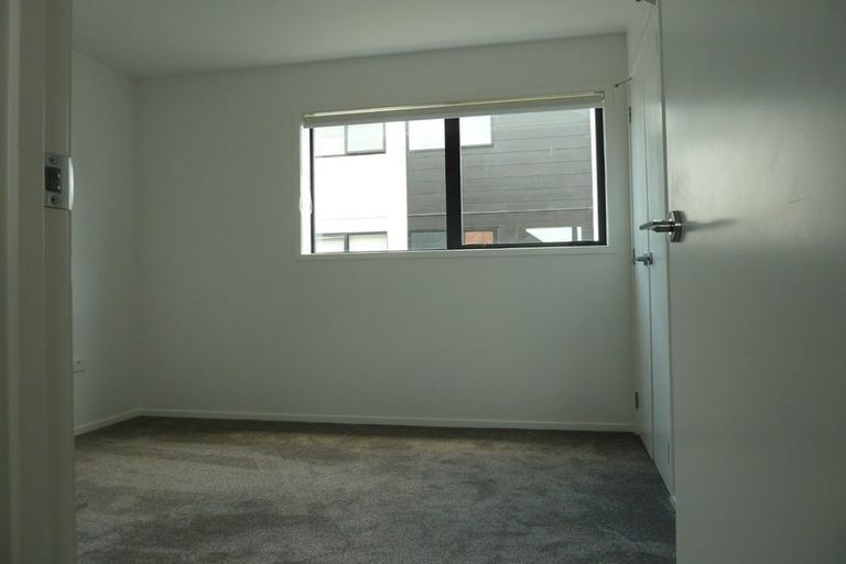 Photo of property in 11/19 Karamu Street, Te Atatu Peninsula, Auckland, 0610