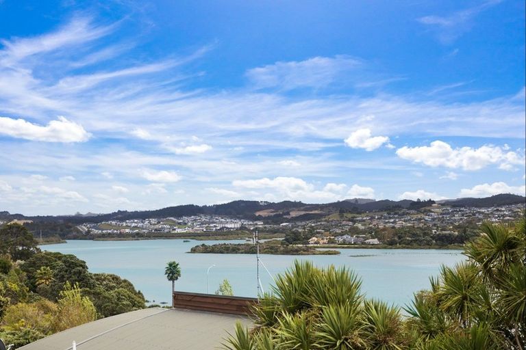 Photo of property in 37 Rosario Crescent, Red Beach, 0932