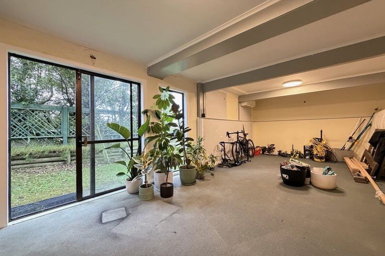 Photo of property in 98 Glanmire Road, Newlands, Wellington, 6037