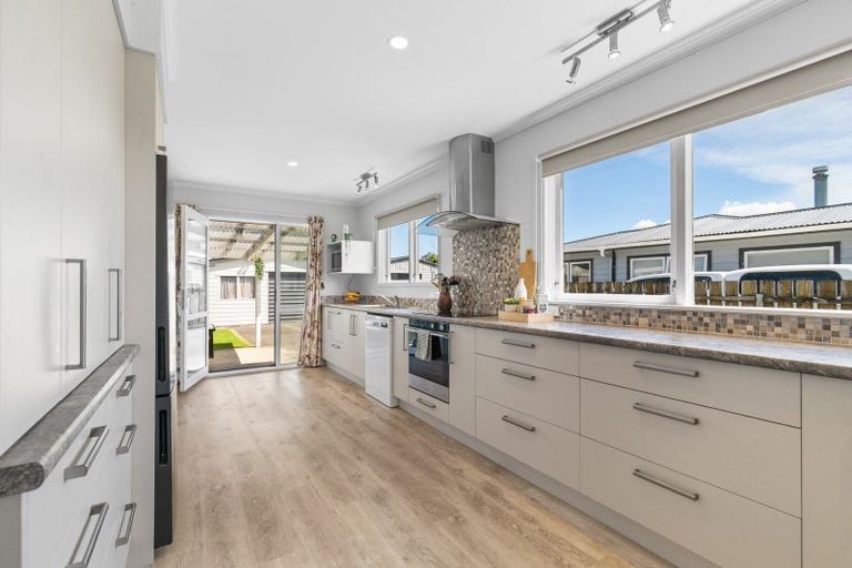Photo of property in 74 Kennedy Drive, Levin, 5510