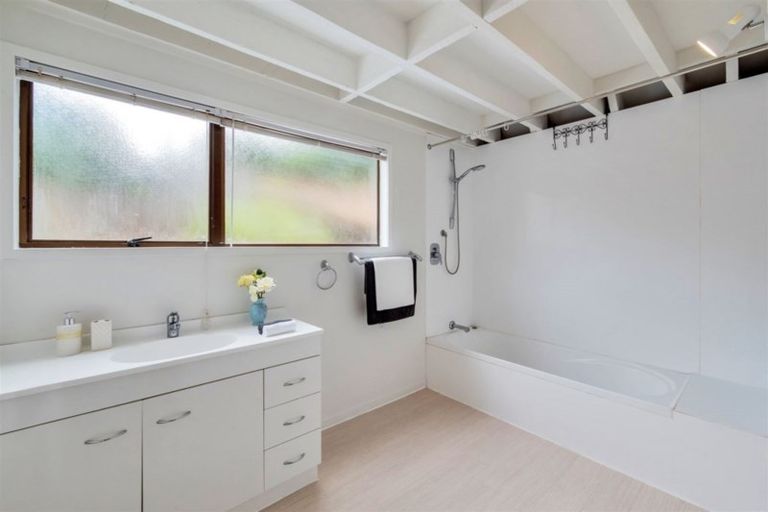 Photo of property in 42 Glenbervie Crescent, Massey, Auckland, 0614