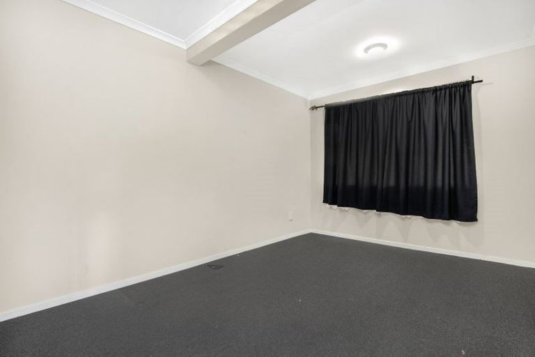 Photo of property in 64 Reynella Drive, Massey, Auckland, 0614