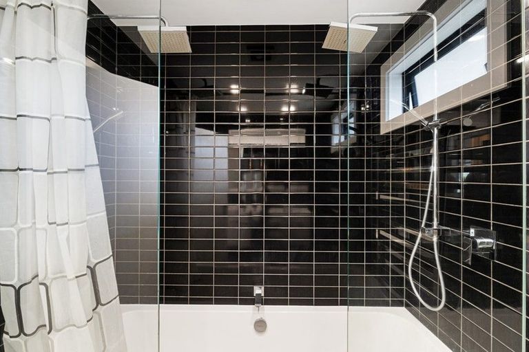 Photo of property in 33b Gill Avenue, Te Atatu Peninsula, Auckland, 0610