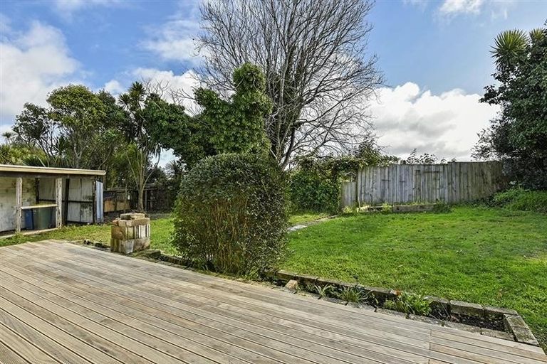 Photo of property in 17 Sheehan Road, Te Atatu South, Auckland, 0610