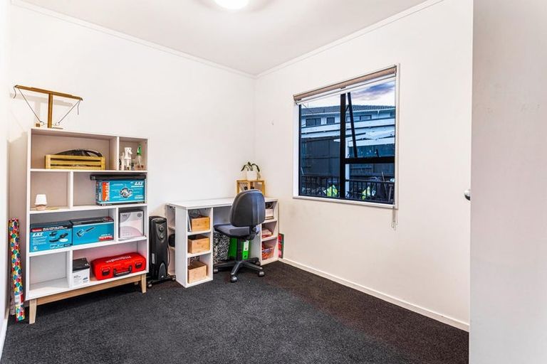 Photo of property in 59 Reynella Drive, Massey, Auckland, 0614