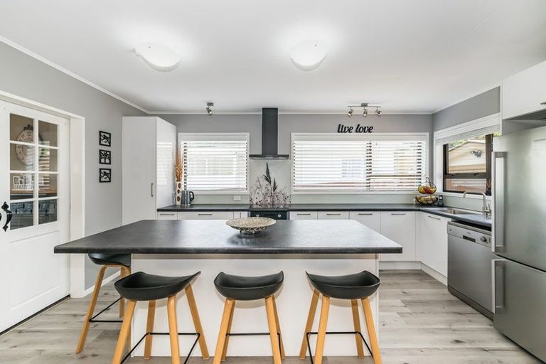 Photo of property in 42 Kaitawa Crescent, Paraparaumu, 5032