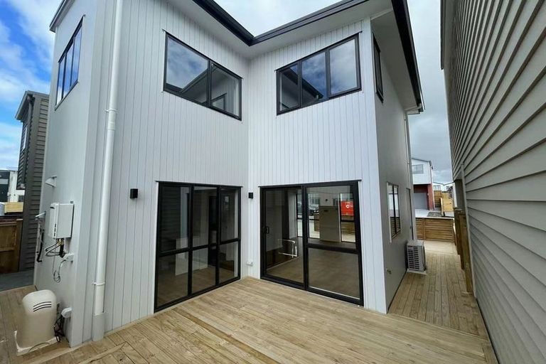 Photo of property in 29 Noeleen Street, Glenfield, Auckland, 0629