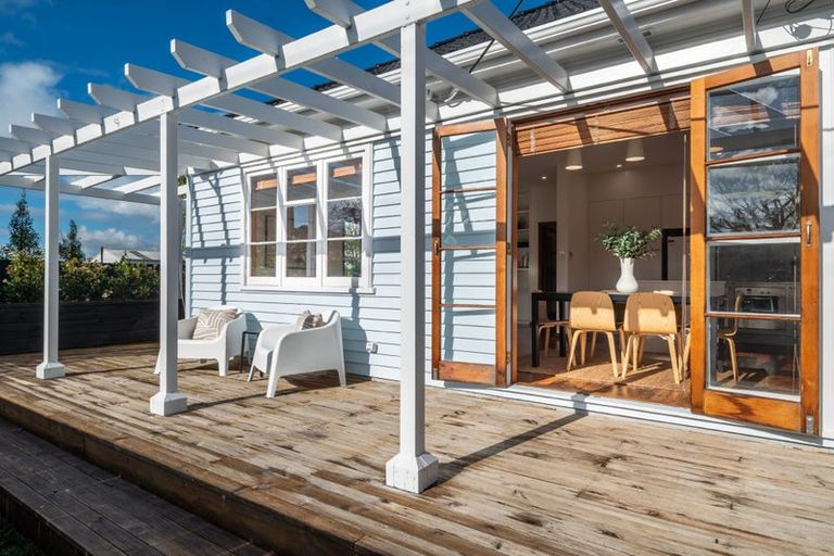 Photo of property in 7 Nelson Avenue, Northcote Point, Auckland, 0627