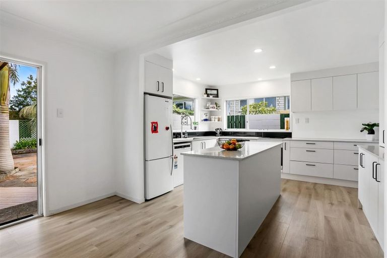 Photo of property in 4 Towra Place, Botany Downs, Auckland, 2010
