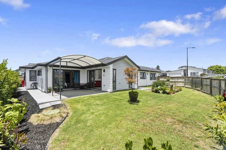 Photo of property in 6 Dida Park Drive, Kumeu, 0810
