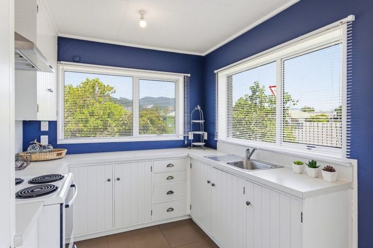 Photo of property in 2 Cypress Grove, Paraparaumu, 5032
