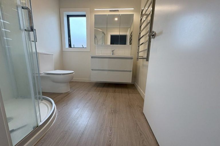 Photo of property in 40c Kervil Avenue, Te Atatu Peninsula, Auckland, 0610