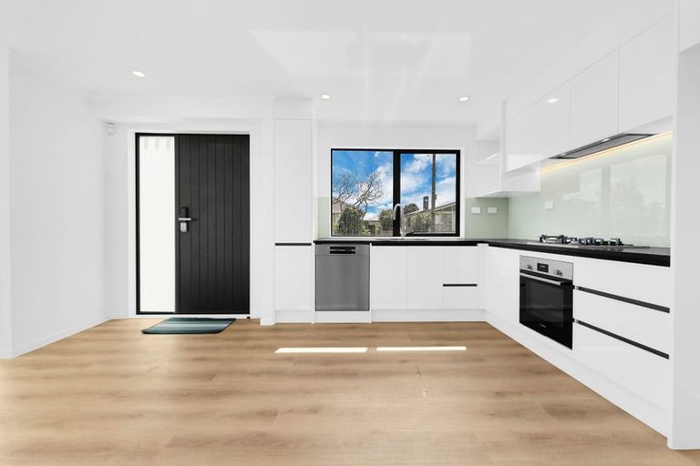 Photo of property in 8 Gardiner Grove, Mangere East, Auckland, 2024