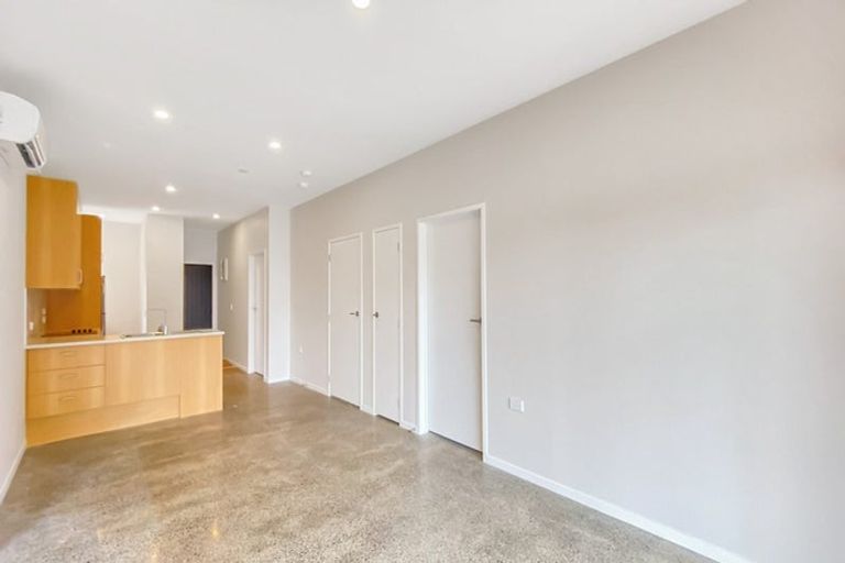 Photo of property in 5 Whakarato Way, Takanini, 2112
