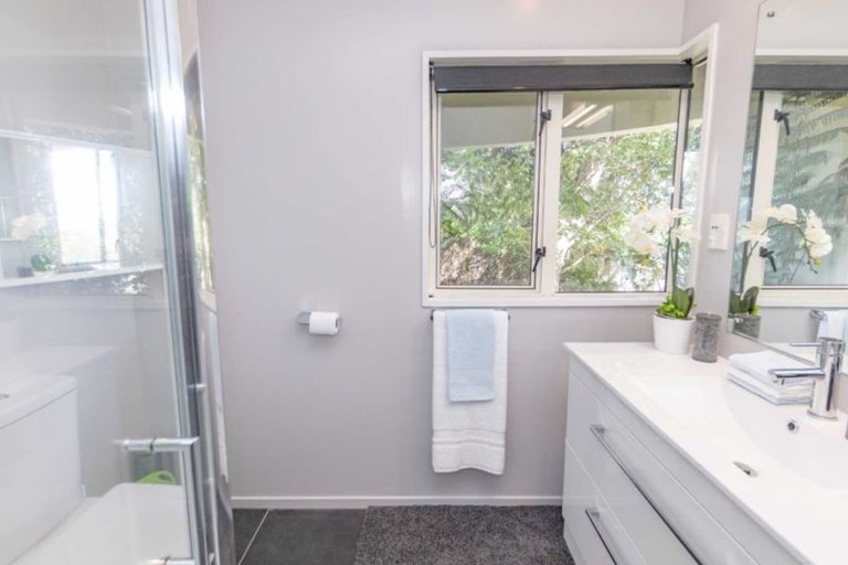 Photo of property in 15 Valley View, Mount Pleasant, Christchurch, 8081